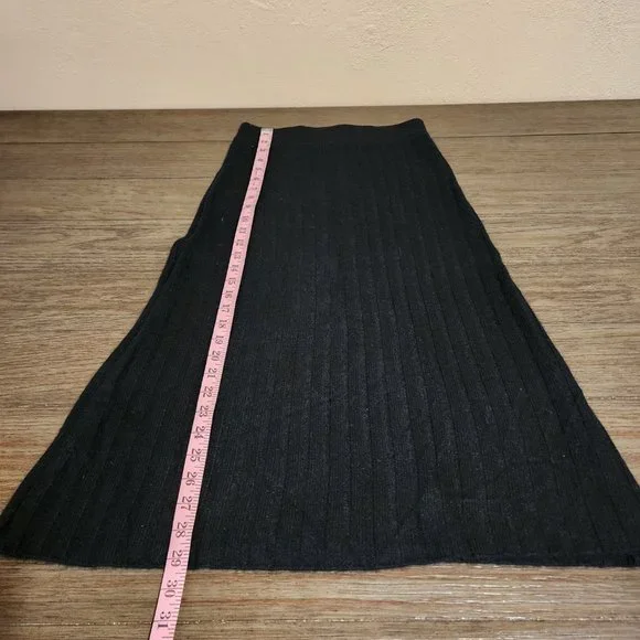 Quince Mongolian Cashmere Midi Skirt NWOT Black Small - Picture 2 of 6